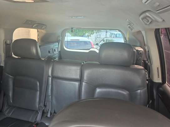 Land Cruiser V8 image 3