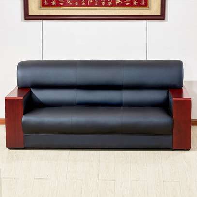 Office Sofa: 5 Seater Black Office Sofa In Mummius image 3