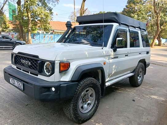 TOYOTA LAND CRUISER HARDTOP 5 DOOR image 3