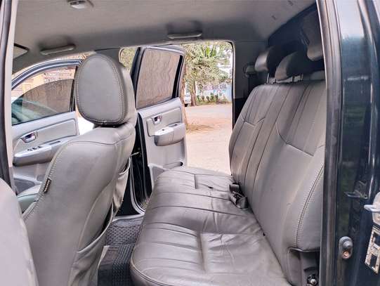 TOYOTA HILUX DOUBLE CAB AUTOMATIC 2011 MODEL image 11