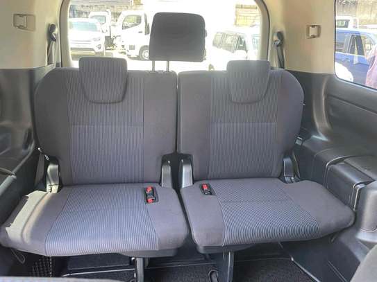 Toyota Noah Gold 2018 new Shape image 5