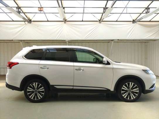 Mitsubishi outlander image 8