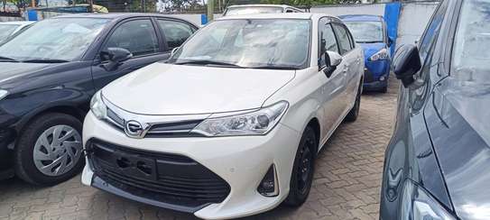 Toyota corolla Axio G White 2018 image 2