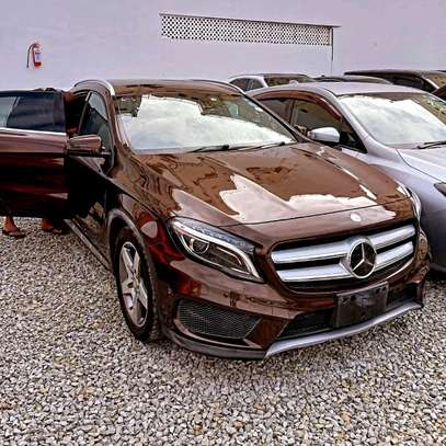 Mercedes Benz GLA250 brown 2018 image 3