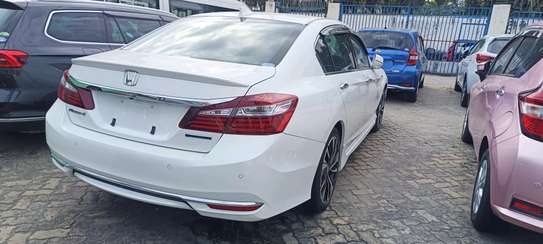 Honda Accord hybrid white 2018 image 8