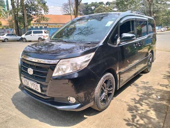TOYOTA NOAH NEW SHAPE 2015 MODEL. image 3