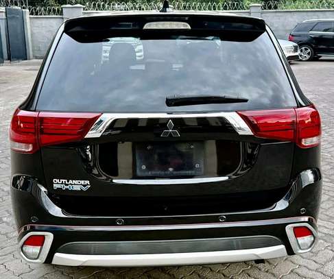 Mitsubishi outlander black color fully loaded 2019 model. image 12