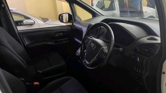 TOYOTA NOAH NORMAL 8 SEATER image 3