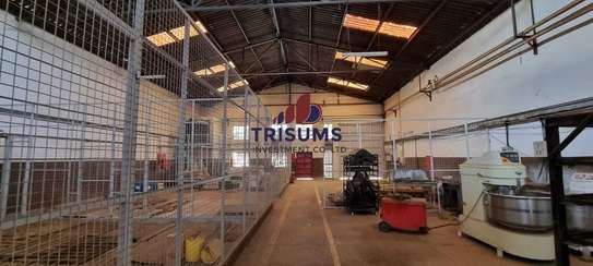 15000 ft² warehouse for rent in Industrial Area image 6