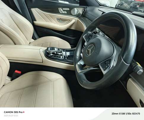 Mercedes Benz E43 image 10