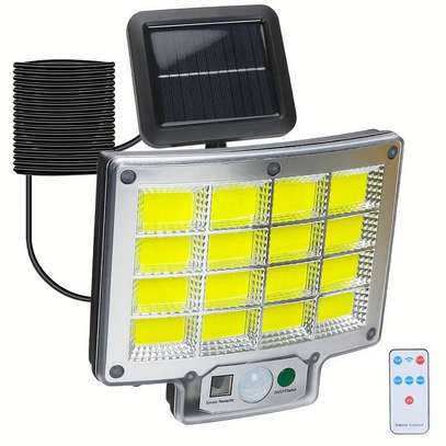 Solar Automatic Security Light With Motion Sensor and Remote image 4