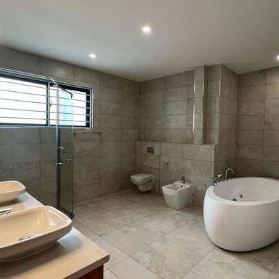 5 Bed House with En Suite at Runda image 14