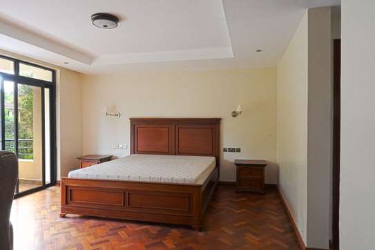 Furnished 3 Bed Apartment with En Suite in Riverside image 12