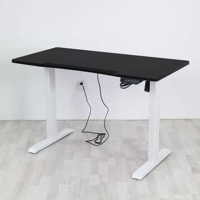 Adjustable tabel: 140cm black electric adjustable table image 2