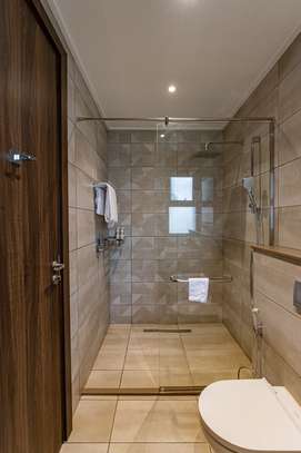 Serviced 2 Bed Apartment with En Suite at Westlands image 4