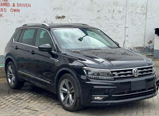 Volkswagen Tiguan Rline black image 3