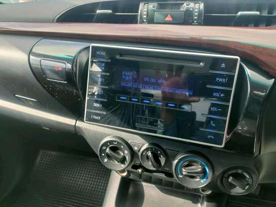 TOYOTA HILUX DOUBLE CAB MANUAL 2016 image 10