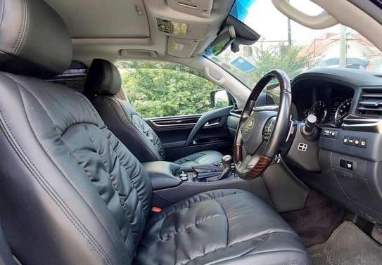 Lexus LX 570 2017 image 10