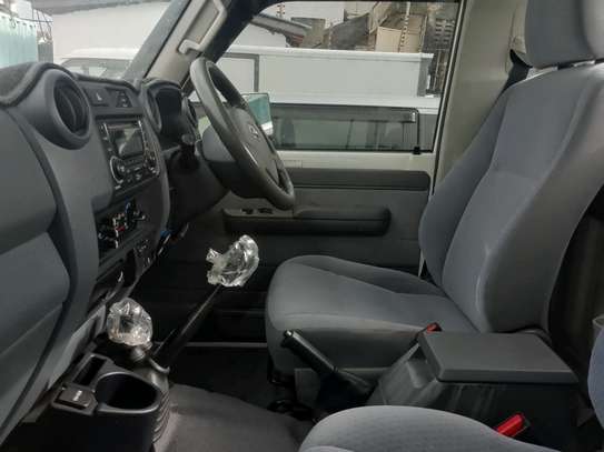 Toyota land cruiser v8 image 6