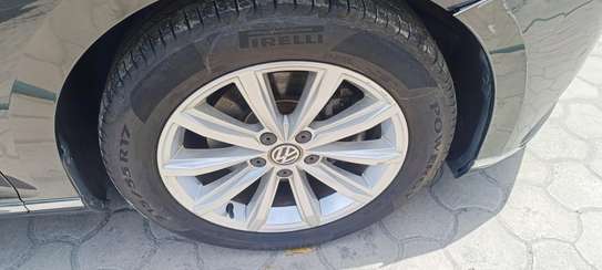 Volkswagen Passat Saloon petrol 2018 image 3