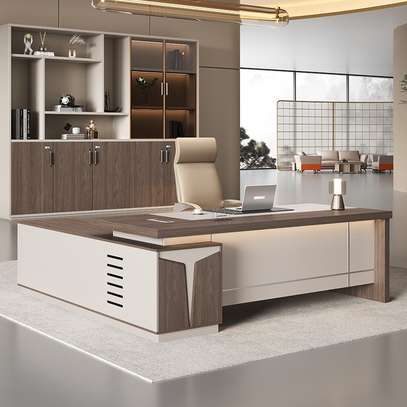 Office Desk; 160cm Woodgrain Executive Command Desk image 1