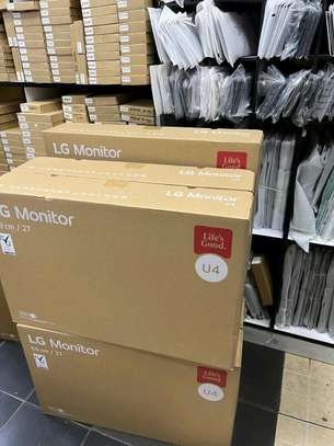 Brand New LG Curved Monitor
27U421A-B
27-inch FHD image 2