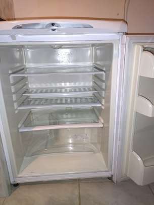 Hotpoint refrigerator image 2