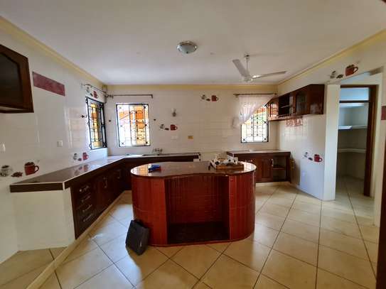 4 Bed House with En Suite in Nyali Area image 15