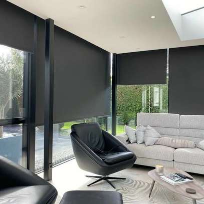 COMMERCIAL SUNSCREEN/BLACK-OUT ROLLER BLINDS image 1
