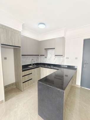 1 Bed House with Gym in Kilimani image 5