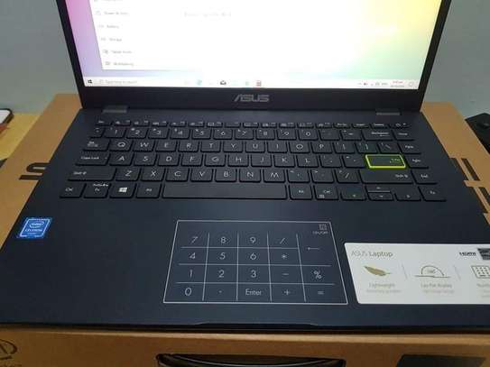 Asus E410M image 1