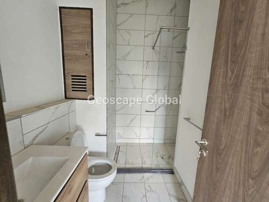 2 Bed Apartment with En Suite in Rosslyn image 10