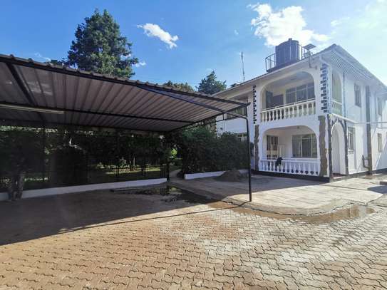 4 Bed Townhouse with En Suite in Mountain View image 3
