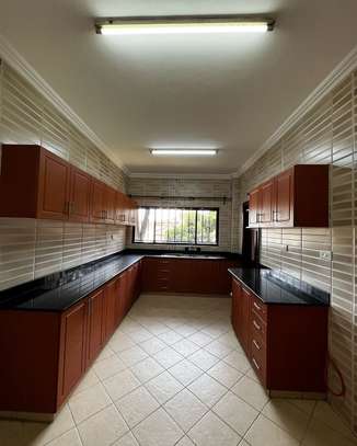 4 Bed Apartment with En Suite in Brookside image 32