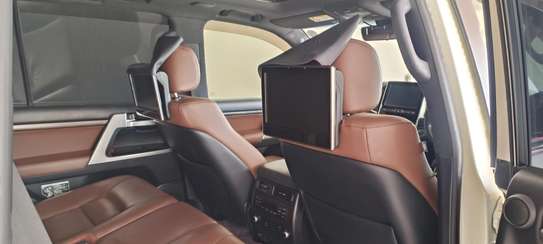 Toyota land Cruiser V8 Zx Sunroof White 2018 image 25