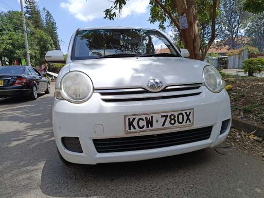 2012 Toyota Sienta vey clean clean interior and exterior image 3