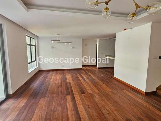 4 Bed Townhouse with En Suite in Rosslyn image 16