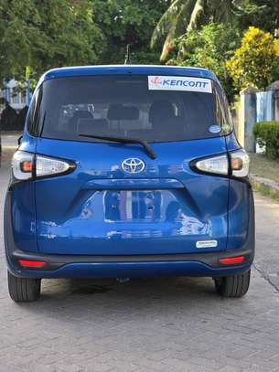 Sienta non hybrid blue image 2