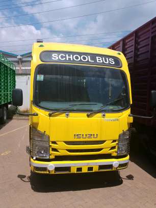 Isuzu NMR (School bus) image 1