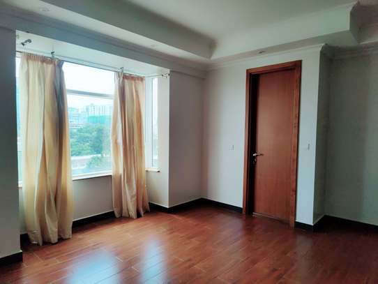 4 Bed Apartment with En Suite in Parklands image 14