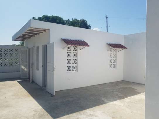 4 Bed House with En Suite in Malindi image 9