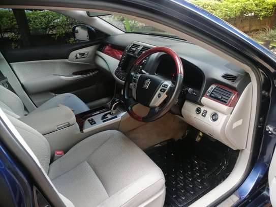 2012 Toyota Crown Royal Saloon 2.5L V6 Fully loaded image 6
