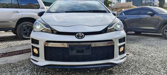 Toyota Vitz GR hybrid white 2018 2wd image 1