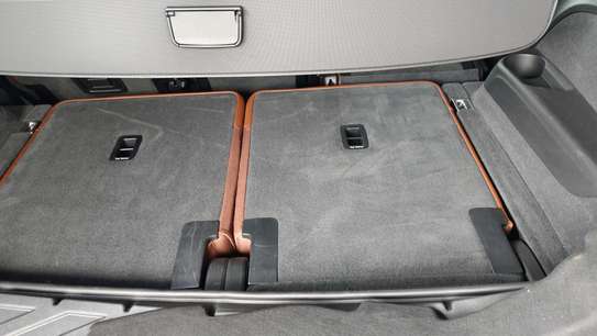 Audi Quattro Grey 2018 7 seater image 4