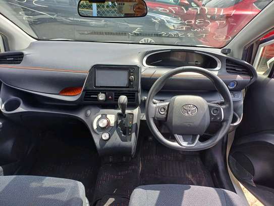 Toyota sienta hybrid image 6