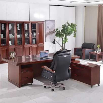 Office Desk: 2000mm Red Mahogany Executive Office Desk image 4