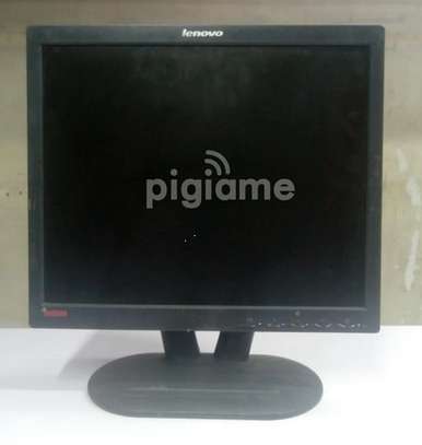 17 inch lenovo monitor (square). image 1