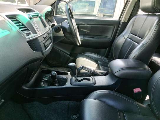 Toyota Hilux double cabin ( invincible) image 3
