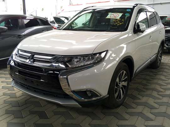 MITSUBISHI OUTLANDER image 1