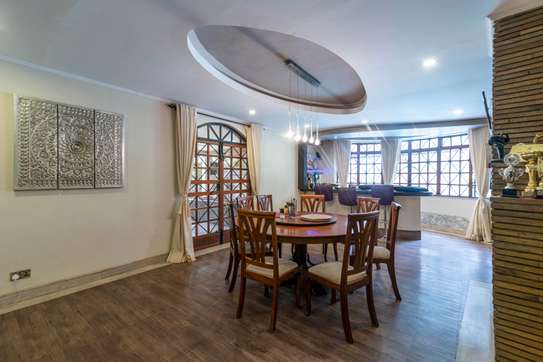 5 Bed House with En Suite in Ridgeways image 29